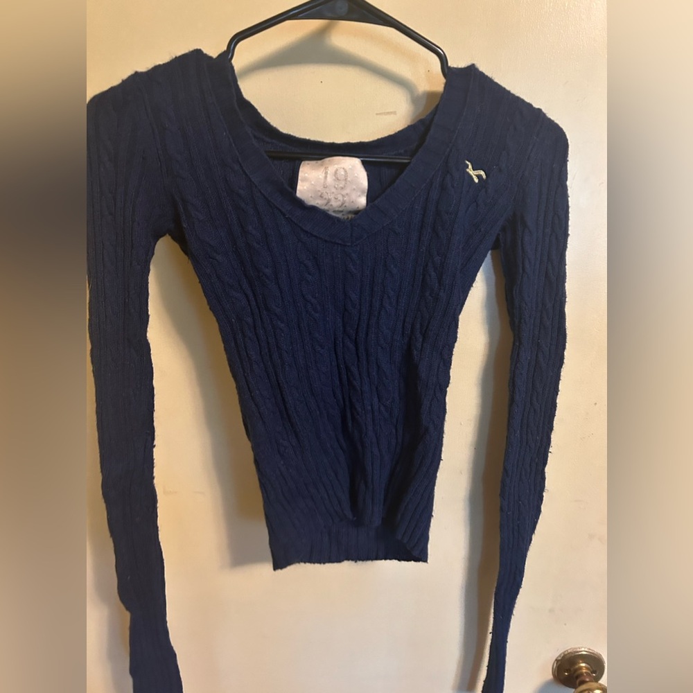 Navy Blue Hollister shirt (XS)